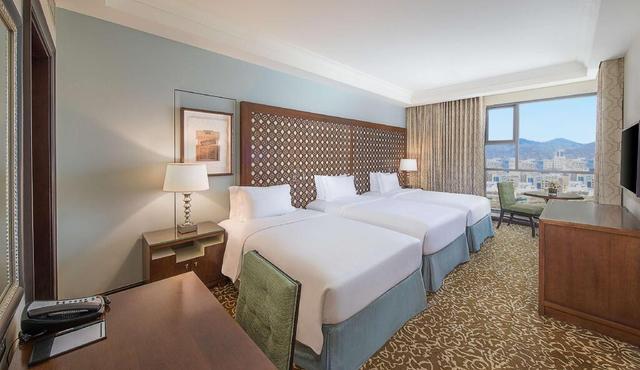 Triple room with city view